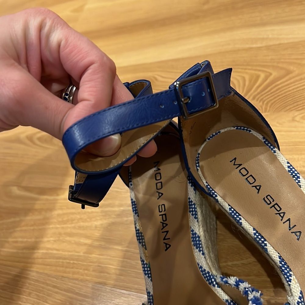 Blue Striped Strappy Wedges 8.5 - Picture 4 of 9